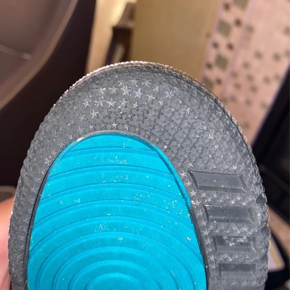 Jordan 4 - Picture 9 of 10